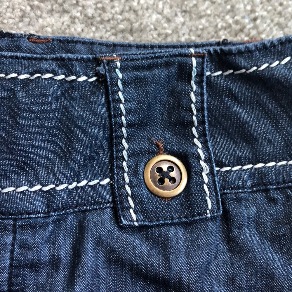 Shorts - Picture 3 of 5
